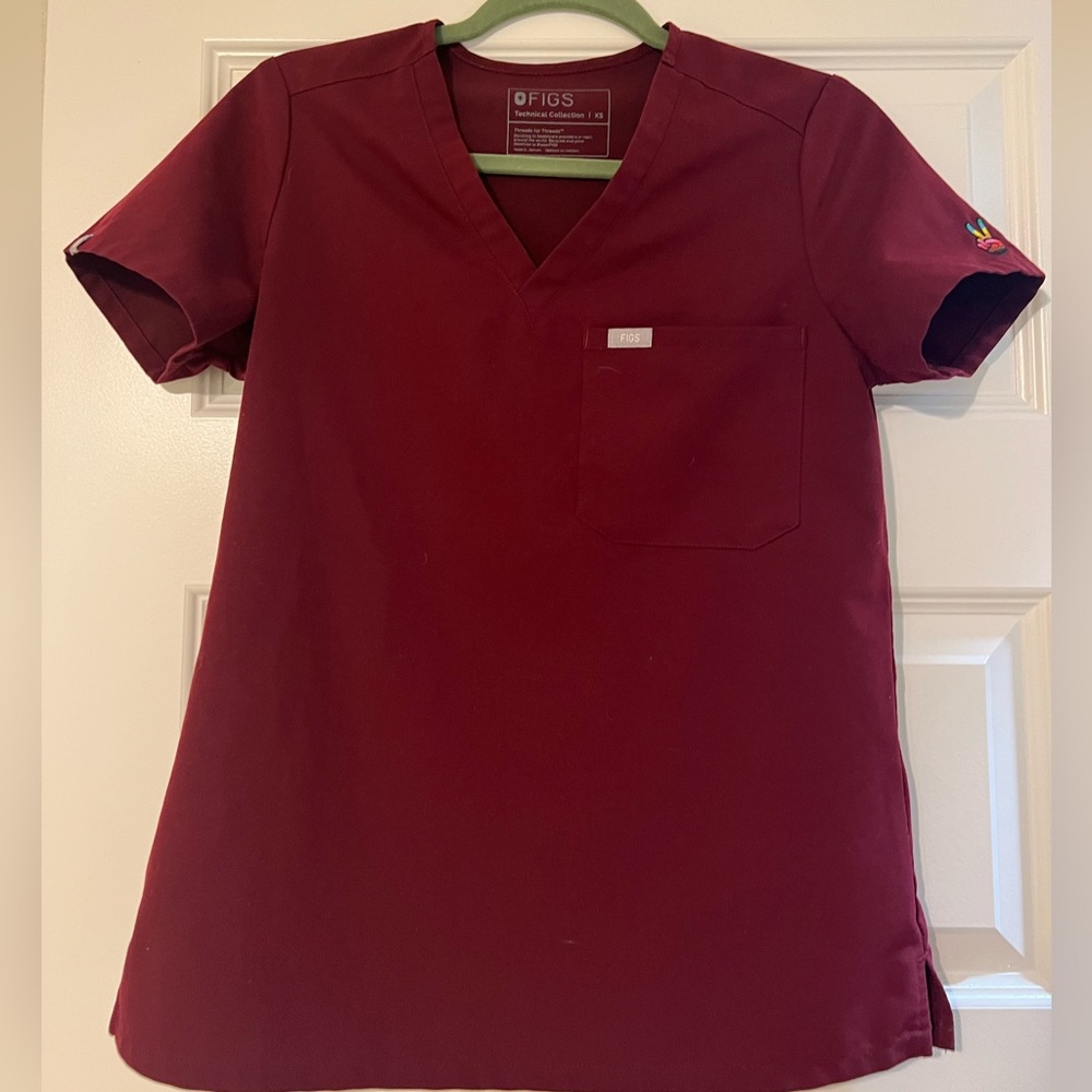 FIGS Caterina scrub top core color burgundy XS